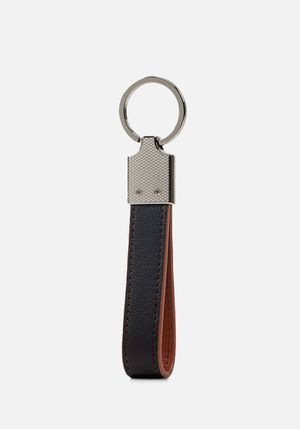LLAVERO DE CUERO LISO DOBLE TONO CON LOGO DE MARCA