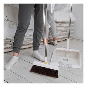 Escoba para Limpiar Compacto de Color Blanco Y+Agendita