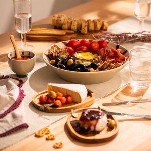 Plato con Pocillo de Porcelana para Salsa 28x6 cm