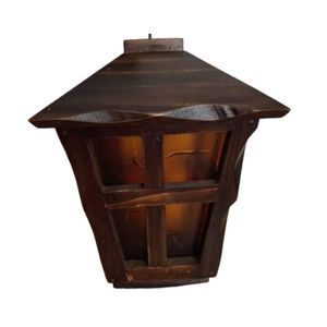 Farol de Madera Hechizada con Base Marron