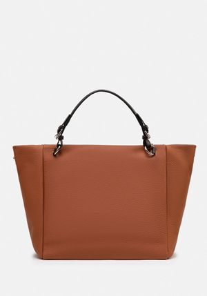 TOTE ESSENZA
