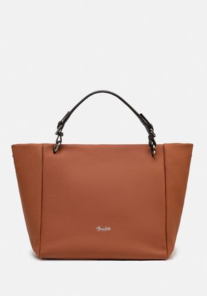 TOTE ESSENZA