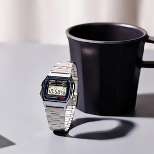 Reloj Casio digital unisex con cronómetro, alarma, luz LED y resistente al agua