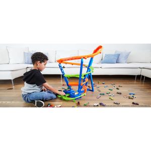 Hot Wheels Pista Espiral Speed Crash con impulsor motorizado y auto 1:64