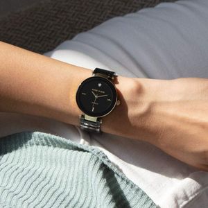Reloj Anne Klein con brazalete de cerámica negra y diamante para mujer