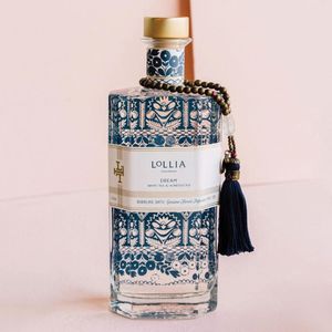Baño de burbujas suave de Lollia, rico en ingredientes hidratantes