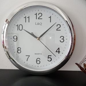 Reloj de Pared Redondo Plateado Analogico 25cm Diametro