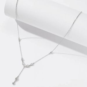 COLLAR EN RODIO CON COLGANTE MODELO ENCANTO