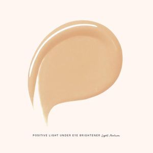 Corrector de ojeras - Color: Light Medium  Rare Beauty - Maquillaje
