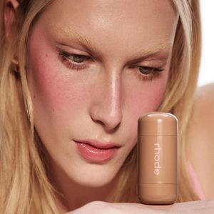 Rubor en Crema Color:  juice box -  hot pink Rhode Hailey Bieber - Maquillaje