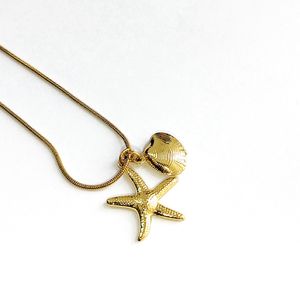 Collar Marino con Dijes de Estrella de Mar y Caracola – Acero Inoxidable Enchapado en de Oro de 18K