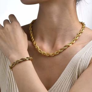 Pulsera y cadena en Acero inoxidable enchapado en oro de 18K