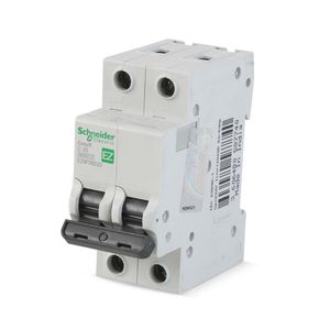 Interruptores termomagnéticos x3 + Tablero empotrable 8 polos
