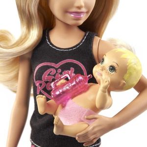 Muñeca Barbie Skipper Babysitters con accesorios
