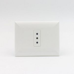 TOMACORRIENTE SIMPLE 3 EN LINEA SINTHESI S17 PLACA BLANCA Y DADO BLANCO