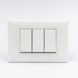 INTERRUPTOR TRIPLE SINTHESI S22 PLACA BLANCA Y DADOS BLANCOS