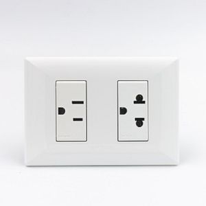 TOMACORRIENTE DOBLE ( 1 AMERICN + 1 UNVRSL ) CN TIERRA SINTHESI S22 PLACA BLANCA Y DADO BLANCO