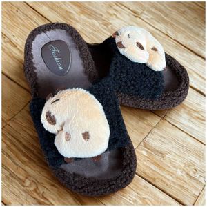 Sandalias Pantuflas de Capibara Kawai Marron con Negro
