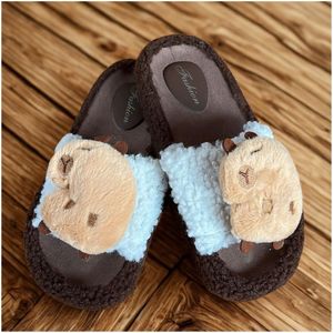 Sandalias Pantuflas de Capibara Kawai Marron con Blanco
