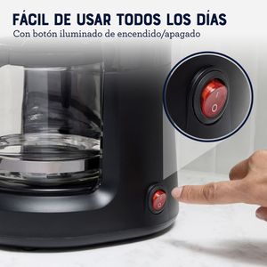 Cafetera Oster 5 tazas con filtro reutilizable BVSTDCS51B Negra