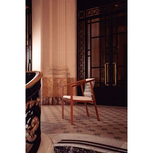 Silla Tramontina Lanati de Madera de Jatoba FSC con Apoyabrazos y Respaldo de Cuerdas