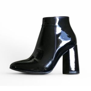 Bota Mujer Clasica Corta Taco 9 Charol 2086L-60 Color Negro