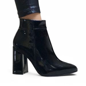 Bota Mujer Clasica Corta Taco 9 Charol 2086L-60 Color Negro