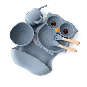 Set de Alimentación Babero de Silicona Buho Acero