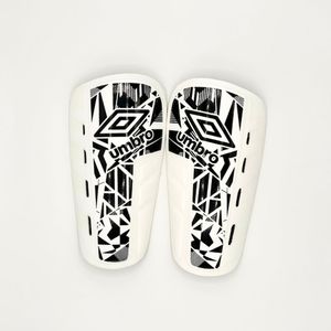 Canillera Deportiva Umbro Defender 21430U-096 Blanco