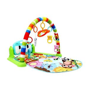 Gimnasio con piano para patear y jugar verde