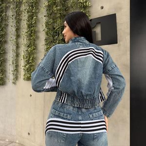 Casaca Jean Mujer Crop Oversize con Rayas Deportivas.