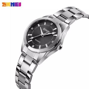 RELOJ SKMEI 1620 PLATEADO FONDO NEGRO CORREA ACERO PARA MUJER.