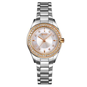 RELOJ SKMEI 1534 PLATEADO DETALLES DORADOS CORREA ACERO PARA MUJER.