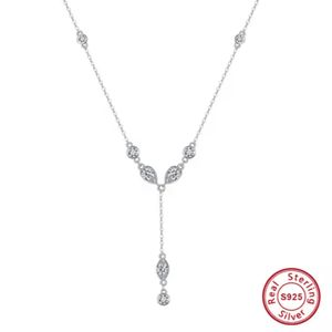 COLLAR EN RODIO CON COLGANTE MODELO ENCANTO